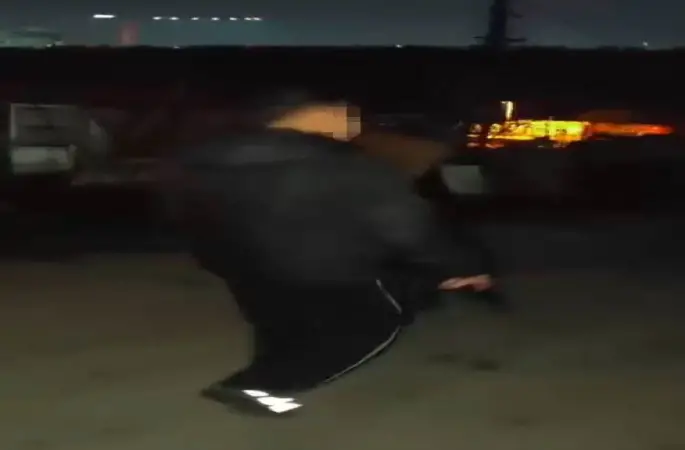 Küçükçekmece’de sokakta uzun namlulu silahla dolaştı, o anları kayda aldı
