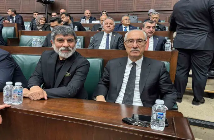 Kurtlar Vadisi’nde ‘Erdal Kömürcü’ karakteriyle tanınan ünlü oyuncu Sefa Zengin AK Parti Grup Toplantısı’na katıldı
