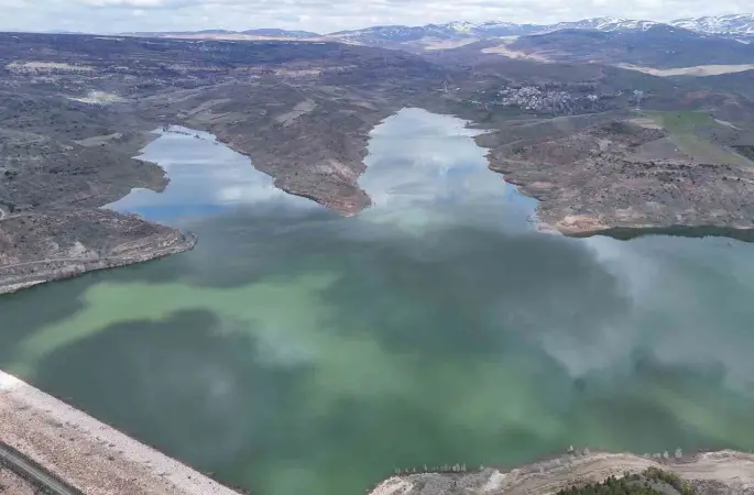 Kuruma noktasına gelen göl, üç ayda doldu taştı
