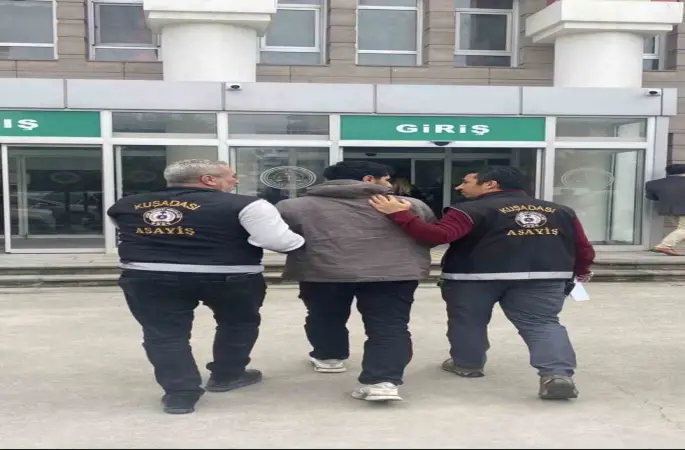 Kuşadası’nda aranan 2 şahıs yakalandı
