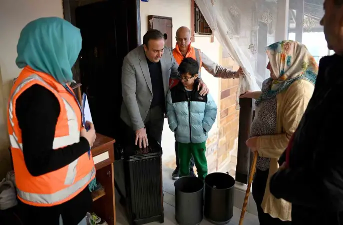 Kuşadası’nda evler ve yürekler dayanışmayla ısınıyor
