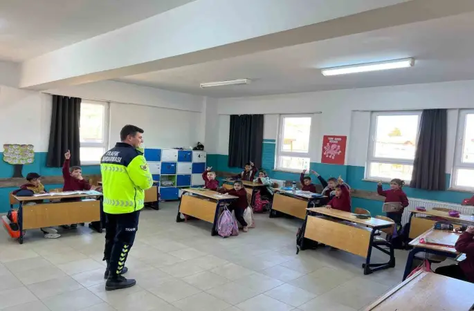 Kütahya’da jandarmadan öğrencilere trafik eğitimi
