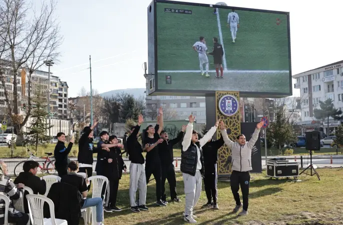 Kütahyalılar, Kütahyaspor’un zaferini dev ekrandan izledi

