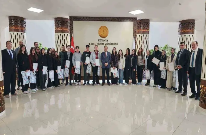 Kütahya’nın başarılı öğrenciler ödüllendirildi
