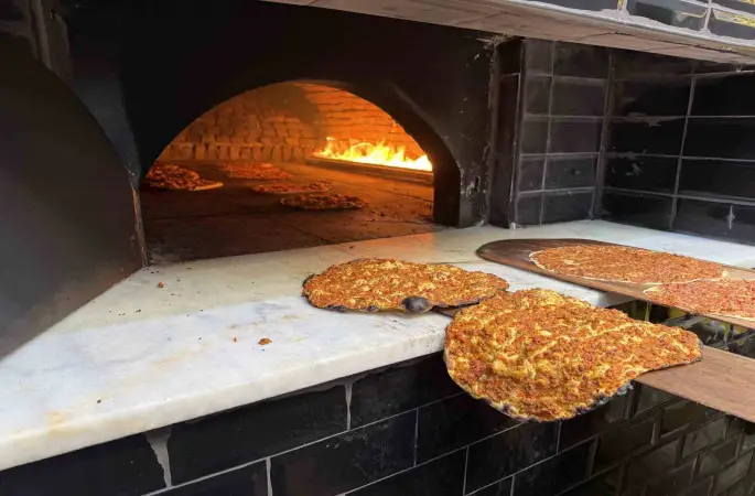 Lahmacun ustası "Maçı kazanırsak bin lahmacun dağıtacağım" dedi, sözünü tuttu
