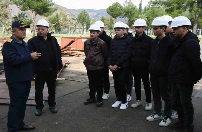 Lise öğrencilerine Aksaz Tersane Komutanlığında eğitim
