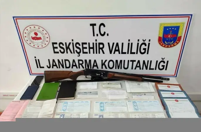 Mağdurlara zorla senet imzalatarak borçlandıran tefeci jandarmadan kaçamadı
