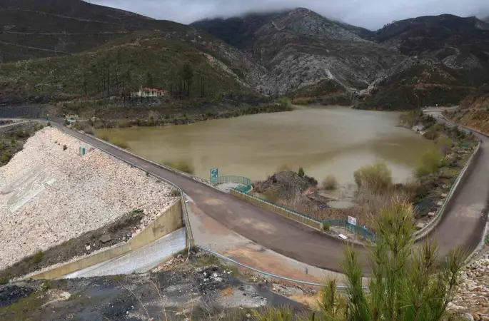 Maksimum seviyeye ulaşan Kozağaç Barajı’nda su tahliyesine başlandı
