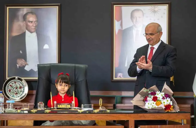 Malatya Büyükşehir Belediye Başkanı Sami Er, koltuğunu Ece Sayar’a devretti
