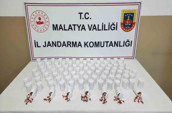 Malatya’da 5 bin 561 adet sentetik ecza hap ele geçirildi
