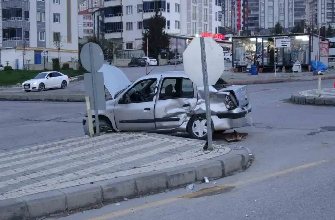 Malatya’da iki araç çarpıştı: 4 yaralı
