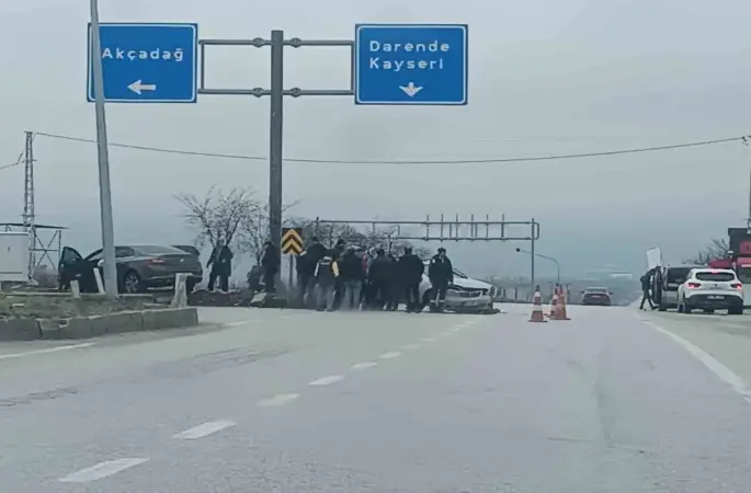 Malatya’da iki otomobil çarpıştı: 4 yaralı
