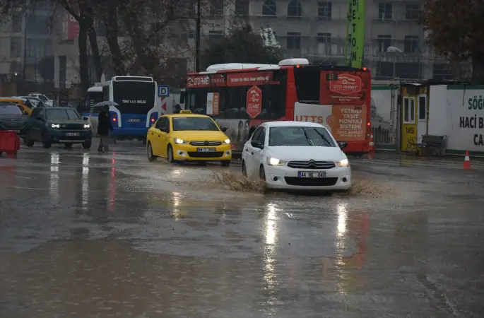 Malatya'da karla karışık yağmur etkili oldu