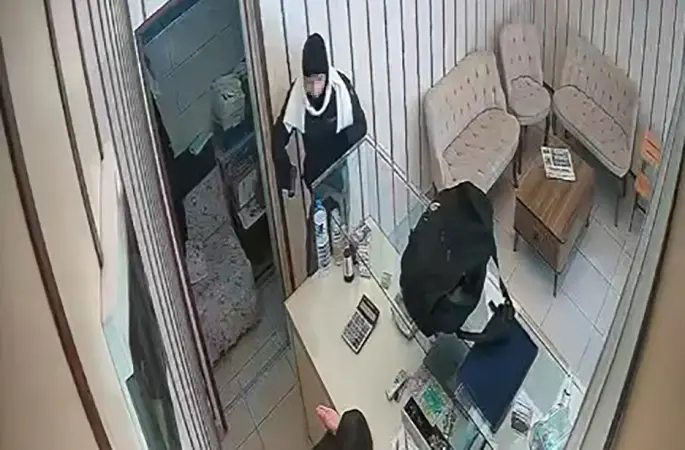 Malatya’da kuyumcu soygunu girişimi kamerada
