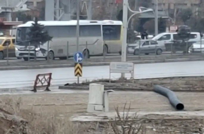 Malatya’da otobüs ile otomobil çarpıştı: 2 yaralı
