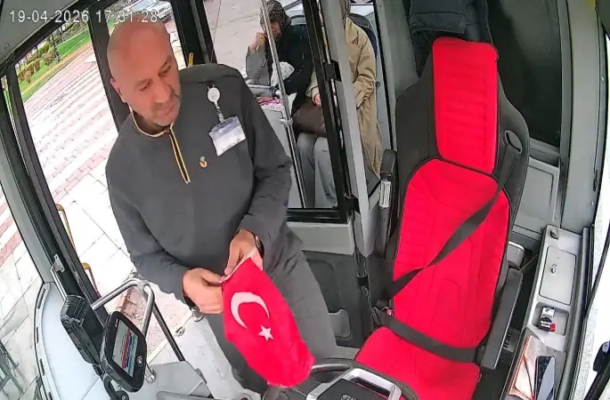 Malatya’da otobüs şoförünün bayrak hassasiyeti
