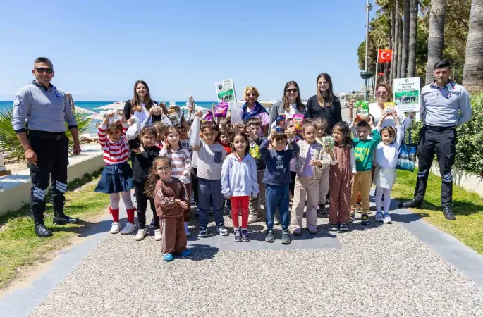 Manavgatlı minikler can dostları için sahada
