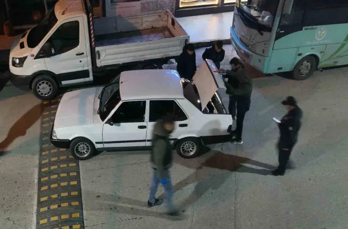 Manisa’da aranan 6 şahıs yakalandı, binlerce hap ele geçirildi

