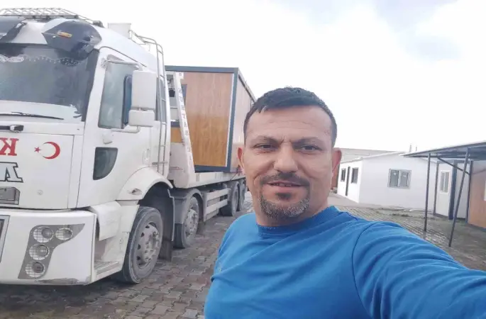 Manisa’da otomobil elektrik direğine çarptı: 1 ölü, 2 yaralı
