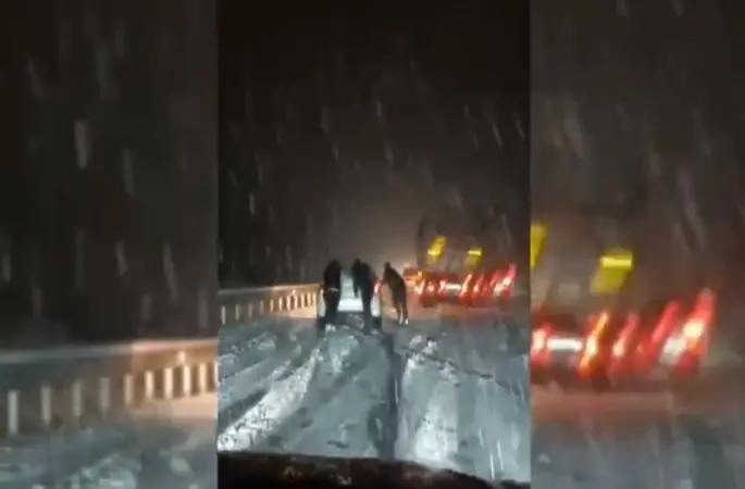 Mardin-Diyarbakır karayolunda kar engeli
