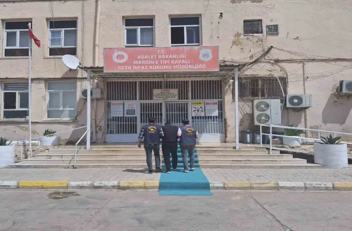 Mardin’de 50 yıl cezası bulunan 2 firari yakalandı
