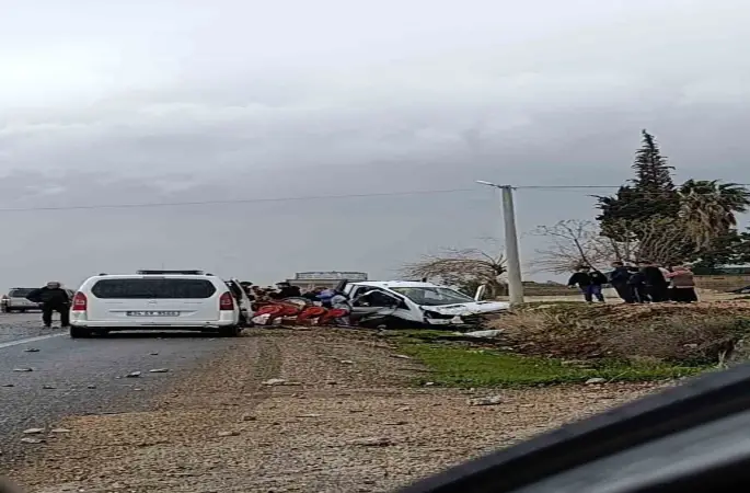 Mardin’de kamyonet tümseğe çarptı: 3 yaralı
