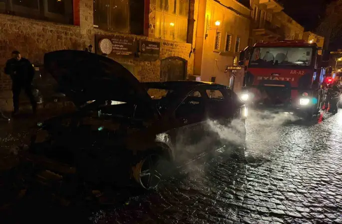 Mardin’de seyir halindeki otomobilde çıkan yangın söndürüldü
