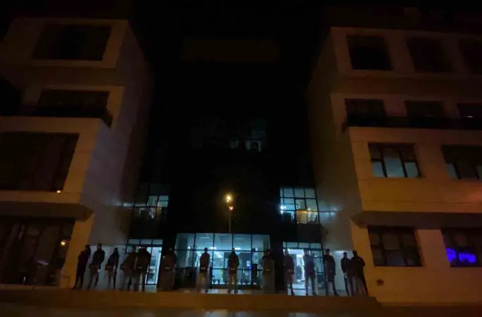 Marmaris Belediyesi’ne gece yarısı polis baskını
