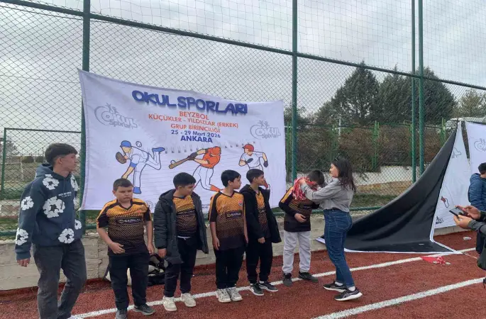 Maver Kemal Arsoy Ortaokulu beyzbol takımından büyük başarı
