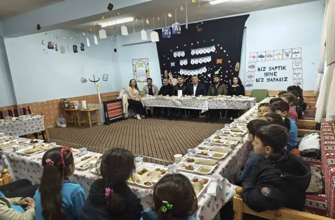 Mazıdağı İlçe Milli Eğitim Müdürü Aydıner, öğrencilerle iftarda buluştu
