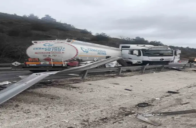 Mazot yüklü tanker kontrolden çıkarak karşı şeride geçti
