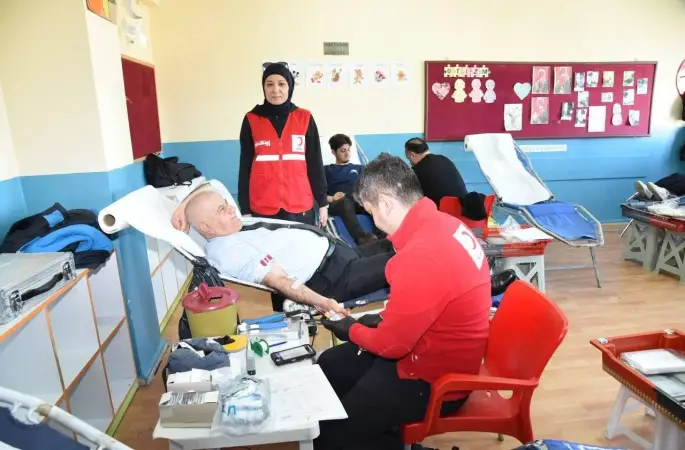 MEM Müdürü Selehattin Kal kan bağışı yaparak örnek oldu
