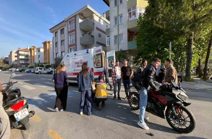 Menteşe’de araçlar birbirine girdi: 2 yaralı
