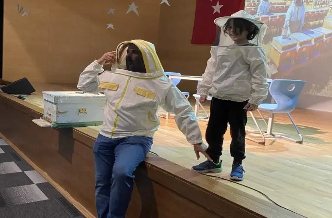 Menteşe’de çocuklar arıların dünyasını keşfetti
