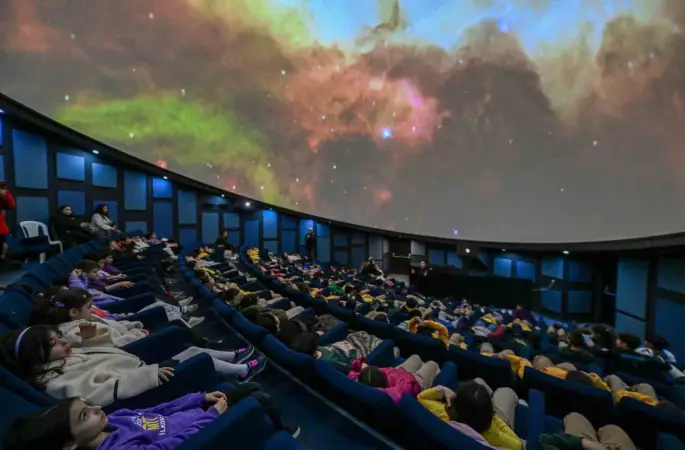 Mercan Bilim Merkezi planetaryumu çocukları evrenle buluşturuyor
