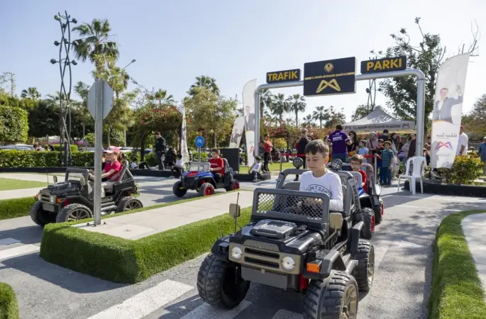 Mersin’de 23 Nisan coşkusu bilimden doğaya taştı

