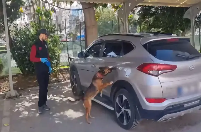 Mersin’de 27 litre metamfetamin ele geçirildi: 3 tutuklama
