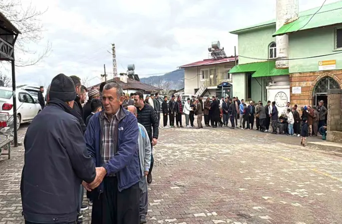 Mersin’de bayramlaşma geleneği sürüyor
