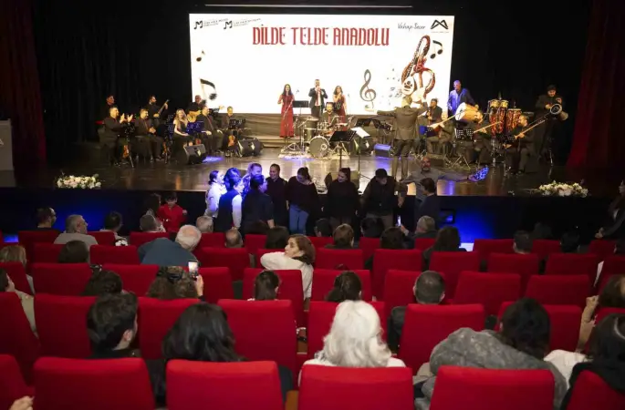 Mersin’de ‘Dilde Telde Anadolu’ konseriyle türkü rüzgârı esti
