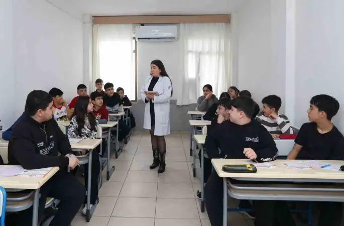 Mersin’de öğrencilere ücretsiz kurs ve 76 deneme desteği
