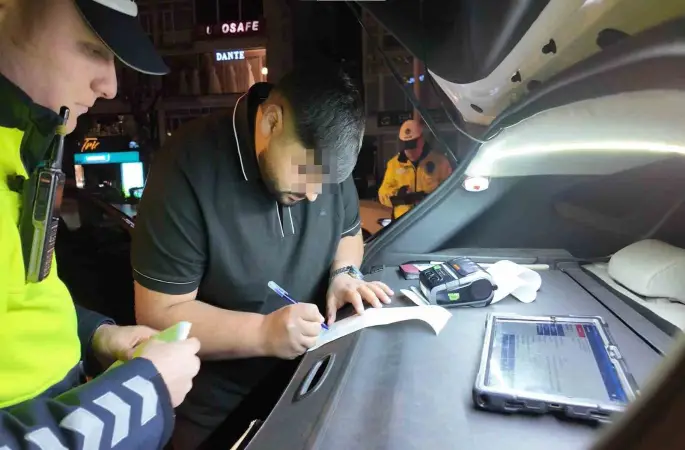 Mersin’den Kadıköy’e geldi, egzozdan ceza yedi
