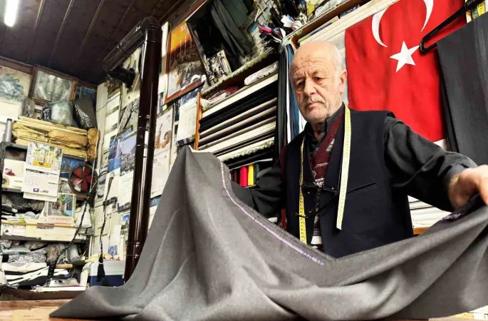 Mesleğinde yarım asrı geride bırakan terzi tarihi kentte zamana direniyor
