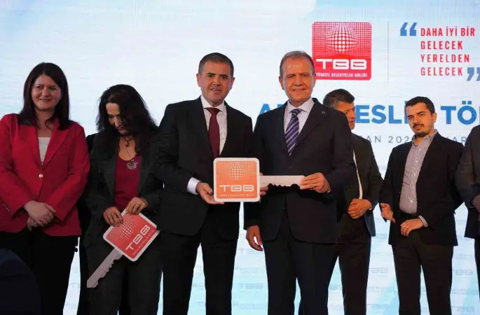 Mezitli Belediyesine ekskavatör desteği
