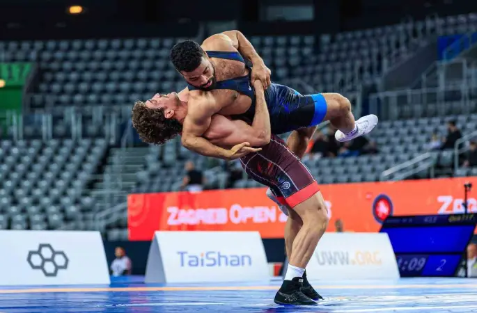 Milli güreşçi Yüksel Sarıçiçek Zagreb’te şampiyon oldu
