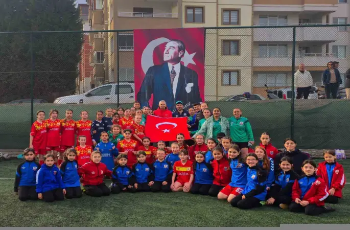 Milli Takımlar Kaleci Departmanı Koordinatörü Alper Boğuşlu Bilecik Kolej Spor Kulübünü ziyaret etti

