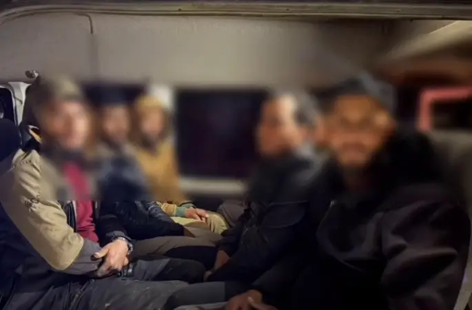 Minibüsle 14 göçmeni kaçıran organizatöre 124 bin TL trafik cezası
