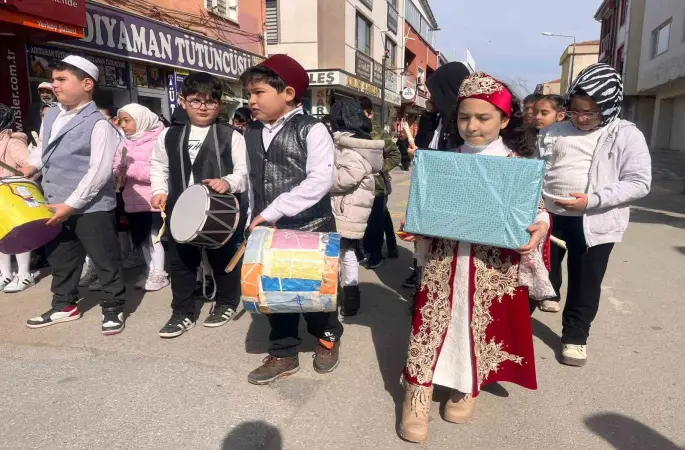 Minikler söyledikleri ilahilerle Yerköy’ü mest etti
