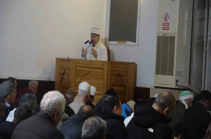 Miraç Kandili’nde Antalya’da camiler doldu
