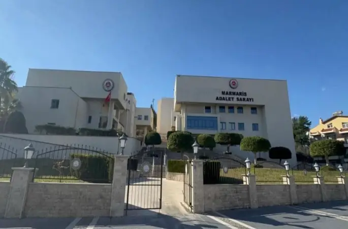 Motosiklete çarparak iki kişiyi yaralayan otomobil sürücüsü tutuklandı
