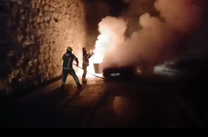 Mudanya yolunda korkutan araç yangını
